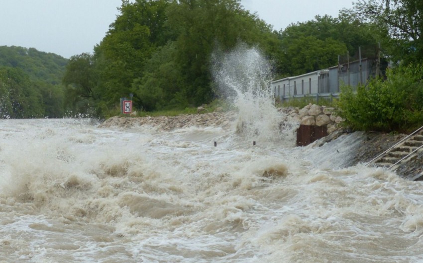 Gilgilçaydan sel keçməsi davam edir